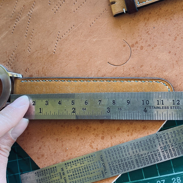 Handmade leather watch strap: Black