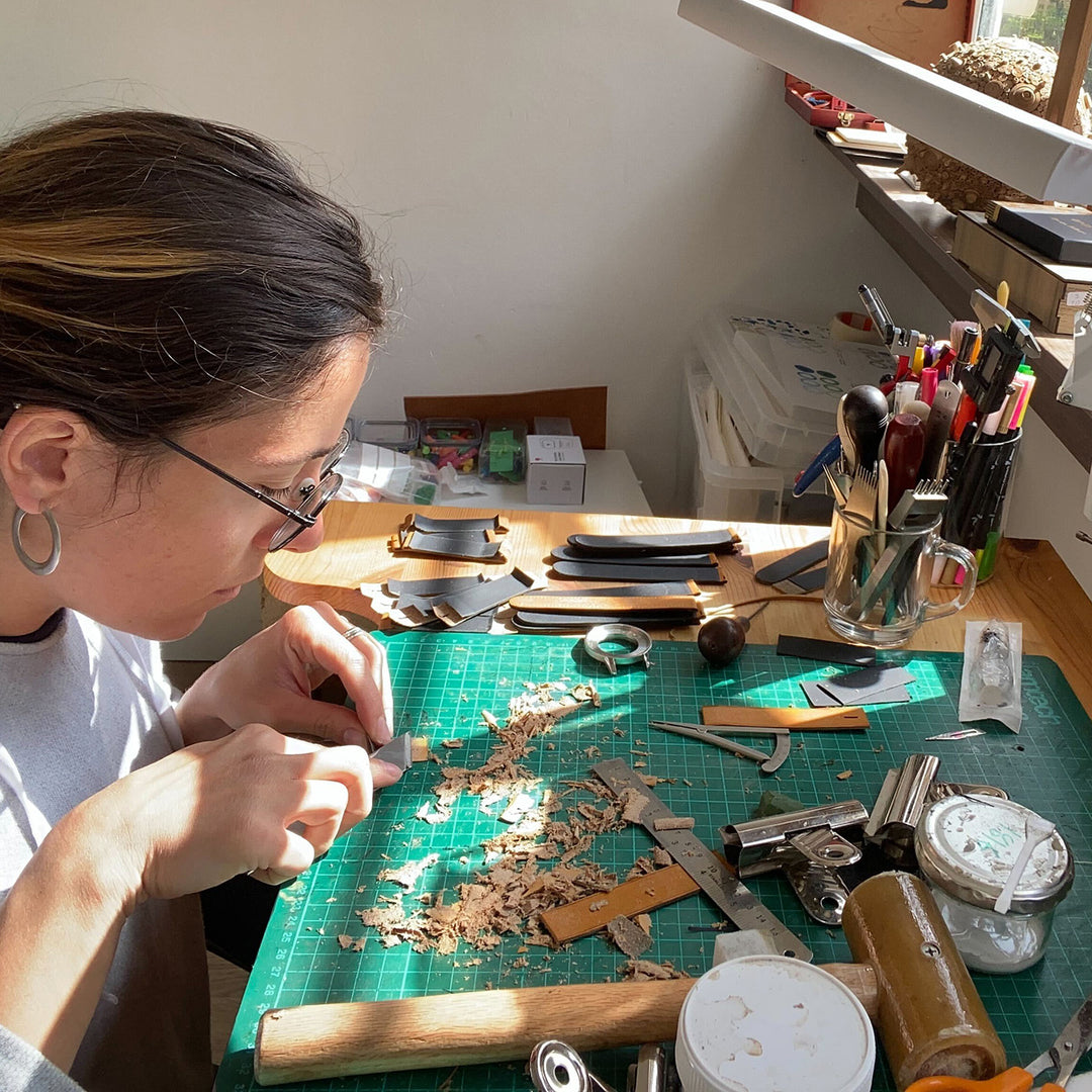 Handmade leather watch strap: Black